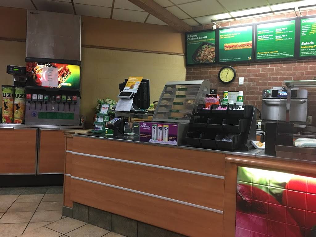Subway | meal takeaway | 2211 Lomas Blvd NE, Albuquerque, NM 87106, USA | 5052472776 OR +1 505-247-2776