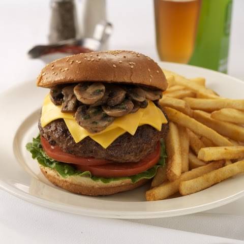 Fan Club | restaurant | 123 E Wisconsin Ave, Neenah, WI 54956, USA | 9207258441 OR +1 920-725-8441