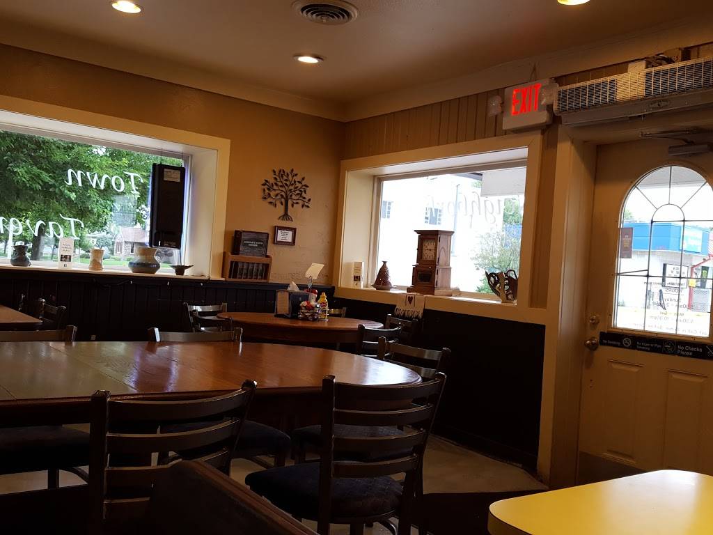 Auburns Town Tavern | restaurant | 1343 Main St, Auburn, IN 46706, USA | 2609250555 OR +1 260-925-0555