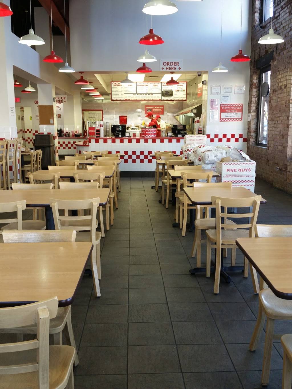 Five Guys | meal takeaway | 401 Broad St, Chattanooga, TN 37402, USA | 4235318267 OR +1 423-531-8267