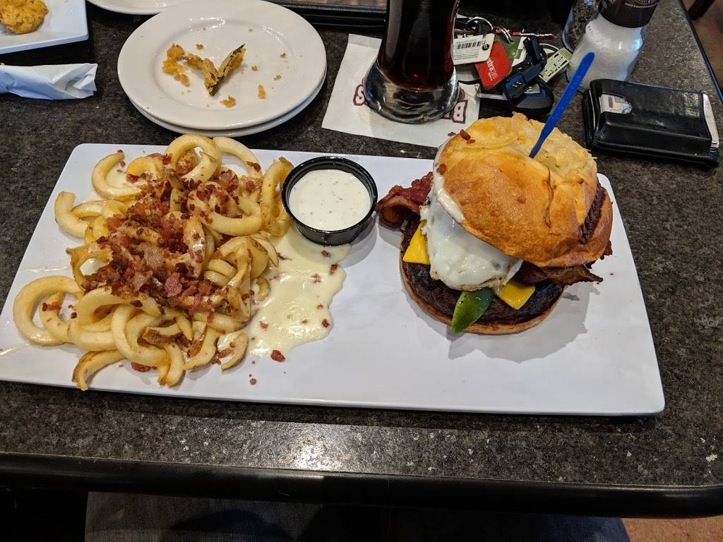 Baumhowers Victory Grille | restaurant | 4251 Courtney Dr, Tuscaloosa, AL 35405, USA | 2055565658 OR +1 205-556-5658