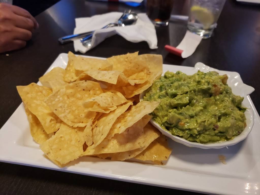 Mariscos El Chaka Estilo Nayarit | restaurant | 12174 Hesperia Rd, Victorville, CA 92395, USA | 7605130005 OR +1 760-513-0005