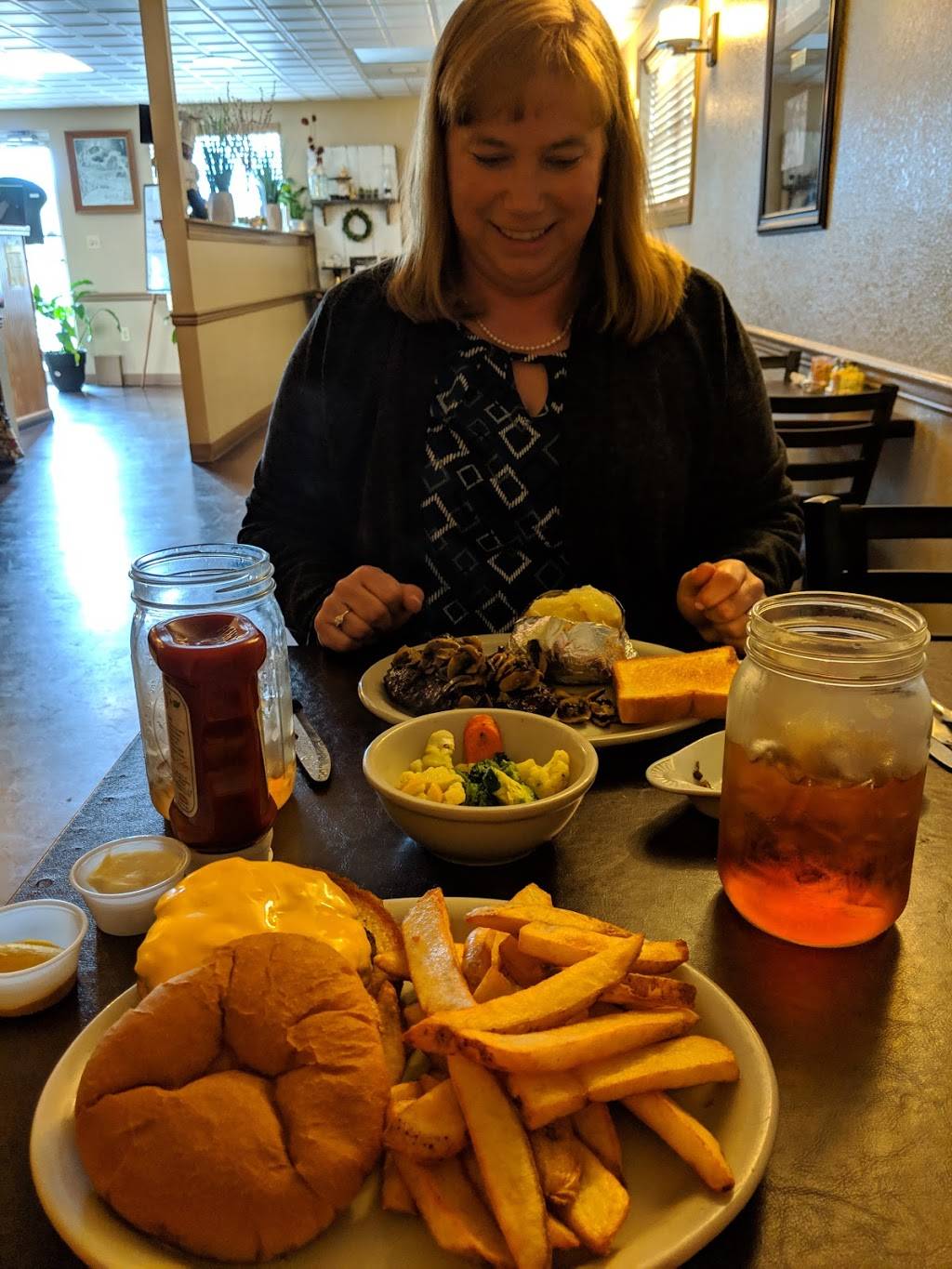 The Butchers Block | restaurant | 125 Serral Dr, Greeneville, TN 37745, USA | 4236384485 OR +1 423-638-4485