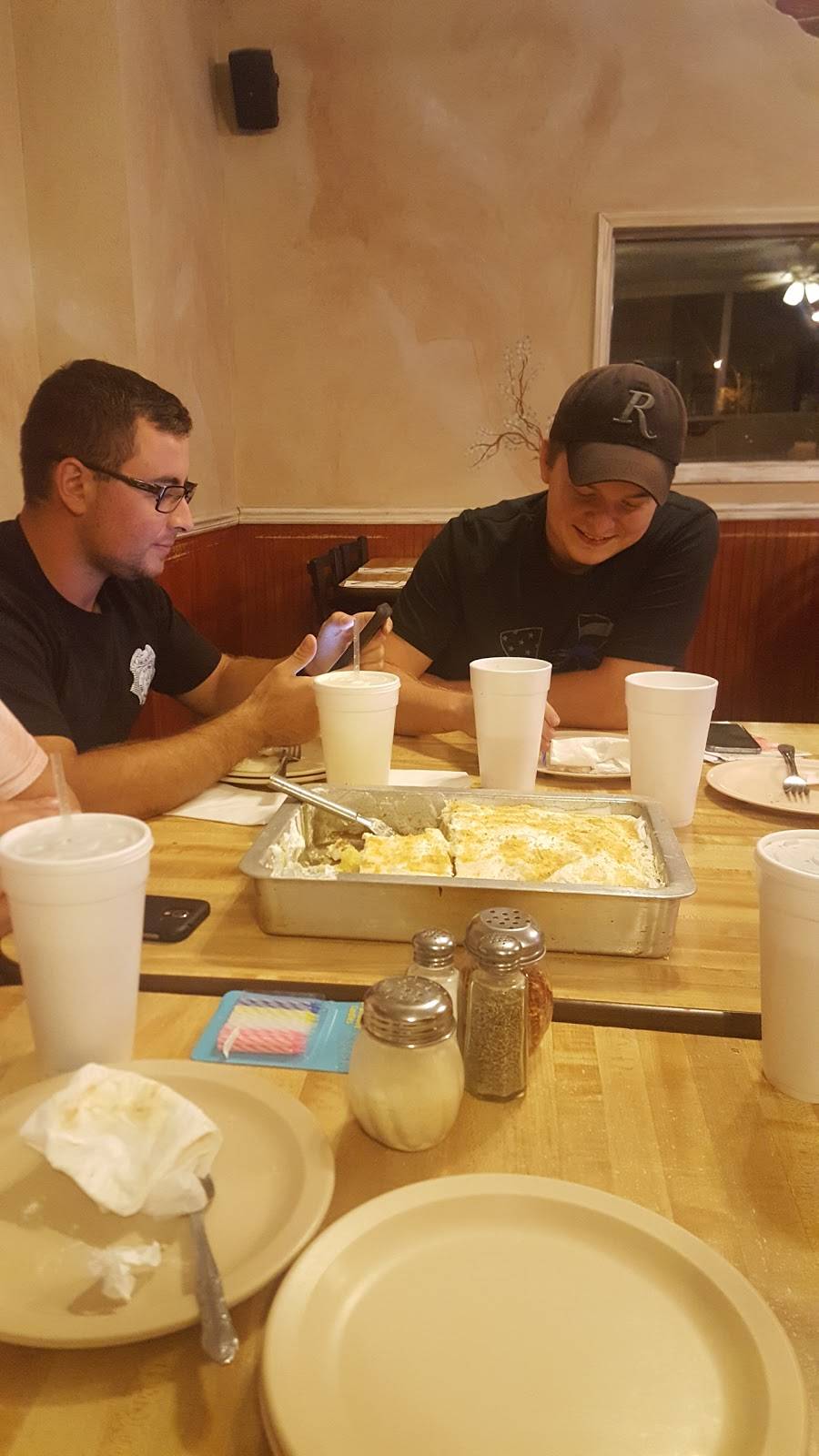 DiMaggios Pizza | restaurant | 1 S 5th St, Albion, IL 62806, USA | 6184452277 OR +1 618-445-2277