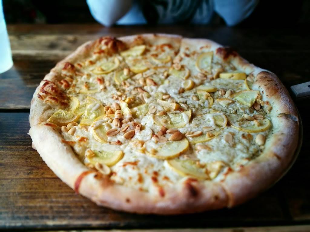 Crozet Pizza | restaurant | 5794 Three Notched Rd, Crozet, VA 22932, USA | 4348232132 OR +1 434-823-2132