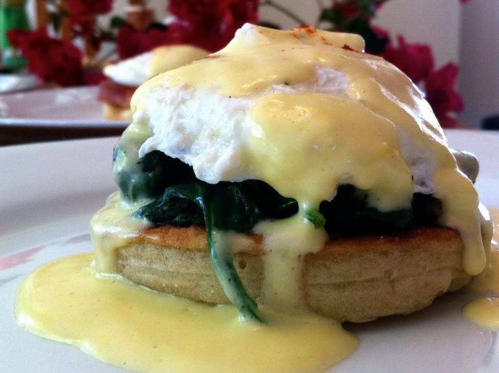 Athens Family Restaurant | restaurant | The Colannade Plaza, 2300 Bee Ridge Rd unit 301, Sarasota, FL 34239, USA | 9417064121 OR +1 941-706-4121