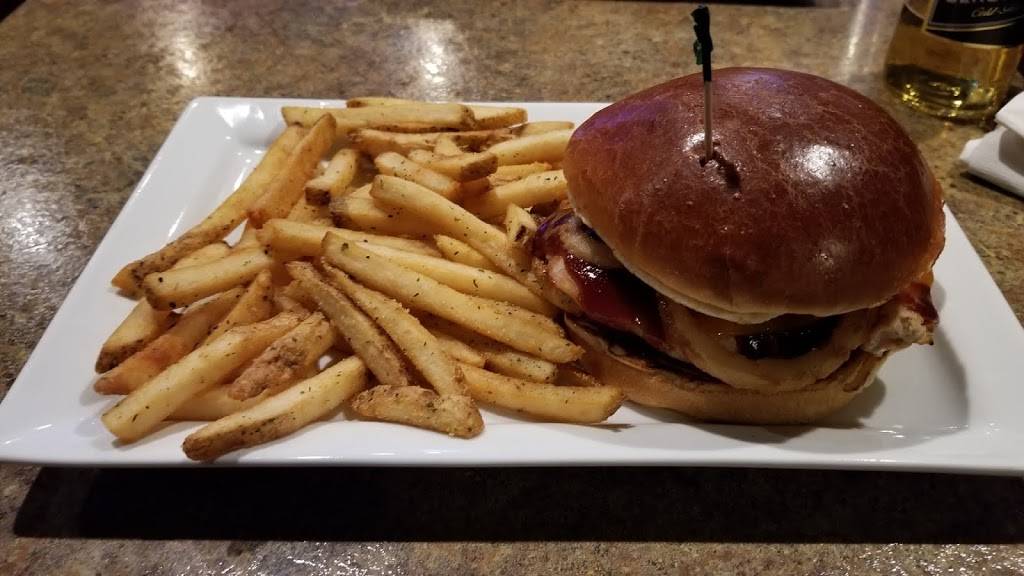 Holidays Pub & Grill | restaurant | 1395 W American Dr, Neenah, WI 54956, USA | 9208860069 OR +1 920-886-0069