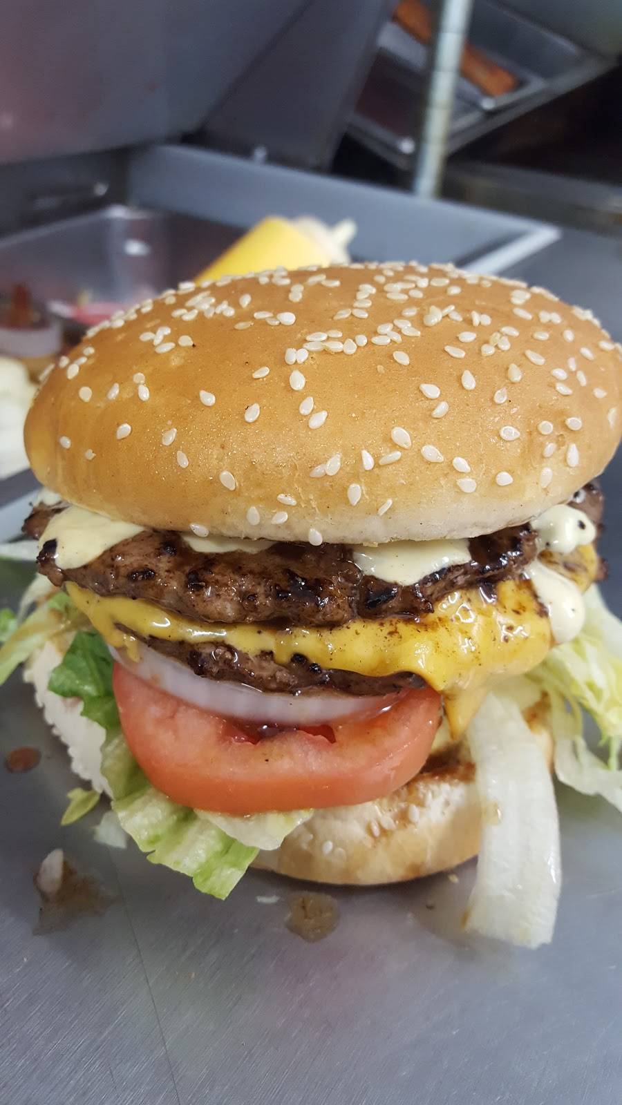 Super Burger Drive-in | restaurant | 611 1st St, Gilroy, CA 95020, USA | 4087672146 OR +1 408-767-2146