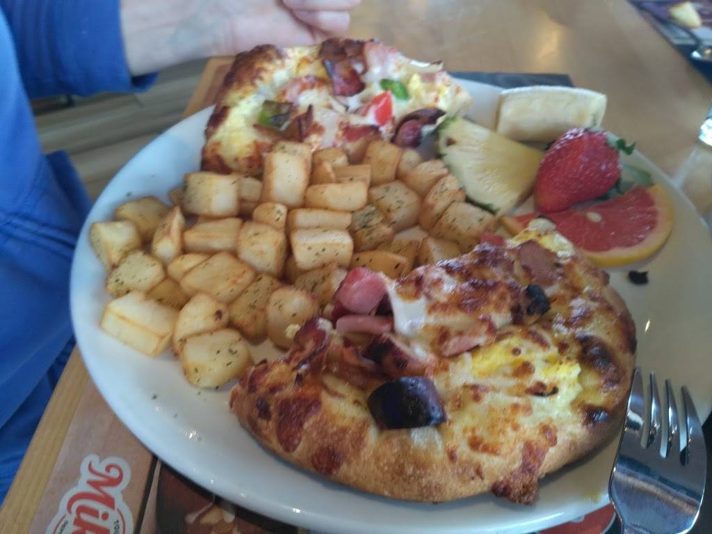 Mikes | restaurant | 1311 Rue Roberval, Saint-Bruno-de-Montarville, QC J3V 5J1, Canada | 4506531516 OR +1 450-653-1516