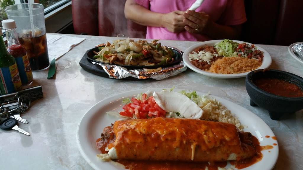 Uncle Titos Mexican Grill | restaurant | 2215 E Waterloo Rd, Akron, OH 44312, USA | 3302080429 OR +1 330-208-0429