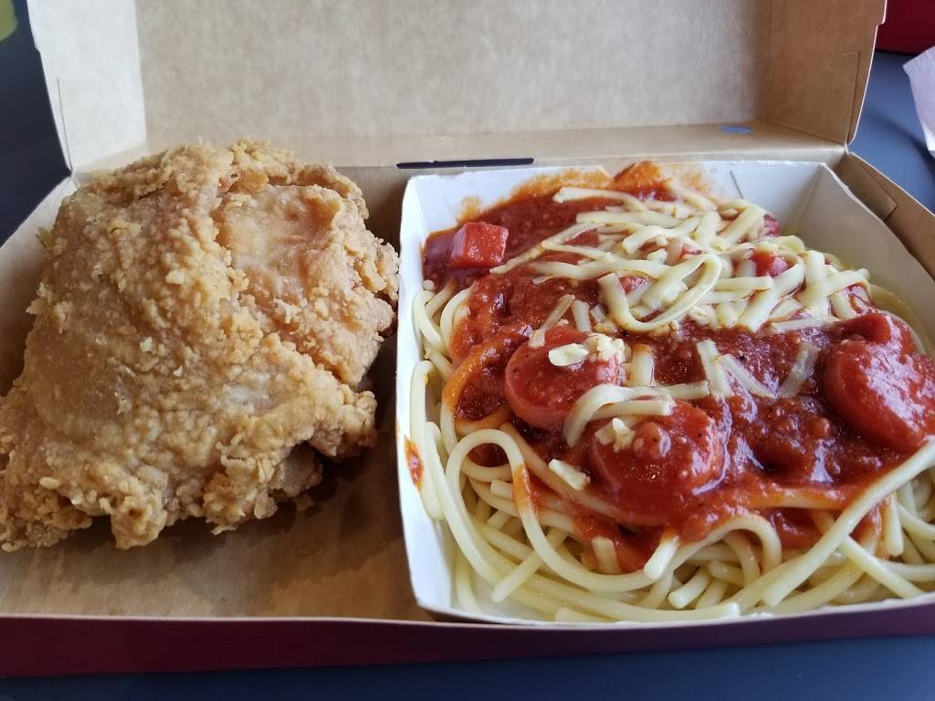 Jollibee Mississauga | restaurant | 800 Boyer Blvd, Mississauga, ON L5V 2Y1, Canada | 2892034555 OR +1 289-203-4555