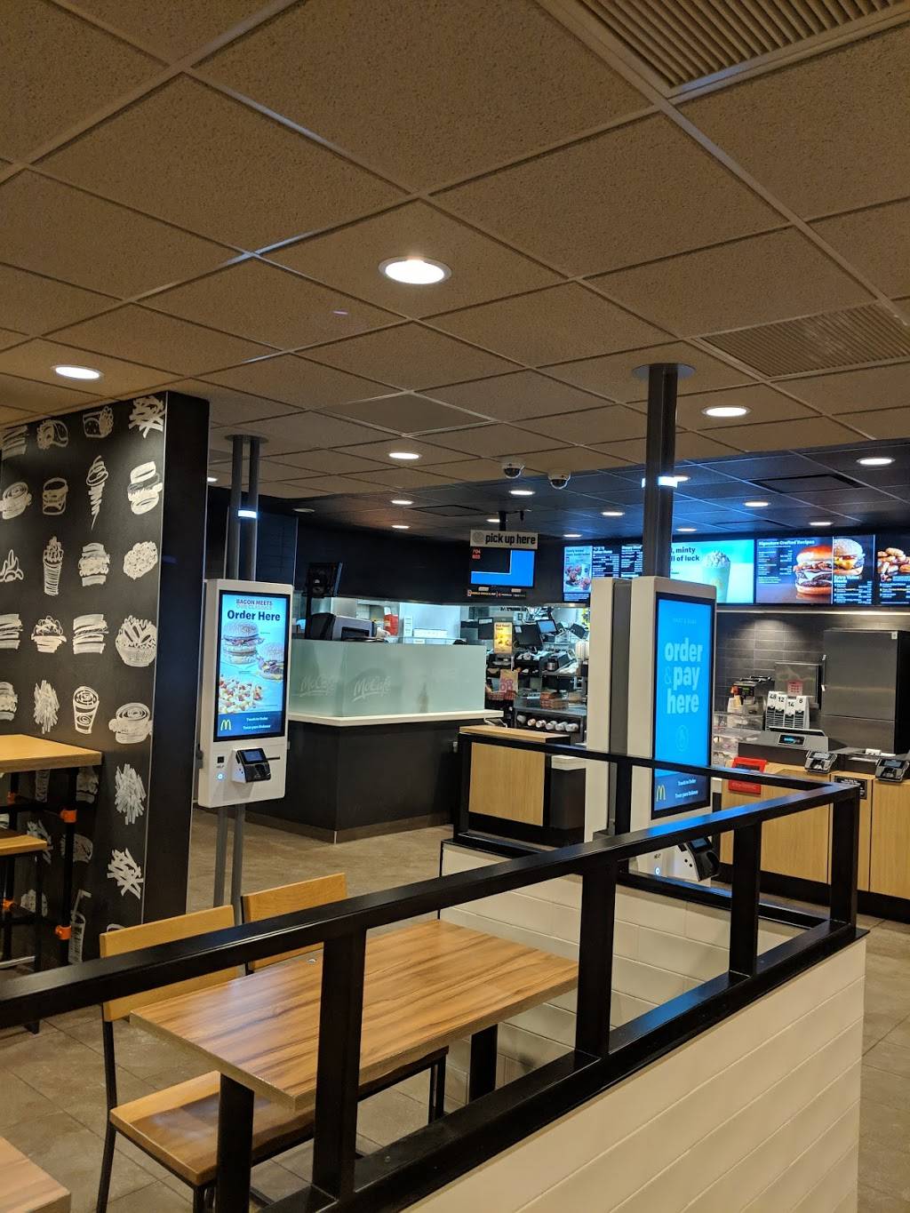 McDonalds | cafe | 1804 S Mission St, Mt Pleasant, MI 48858, USA | 9897730072 OR +1 989-773-0072