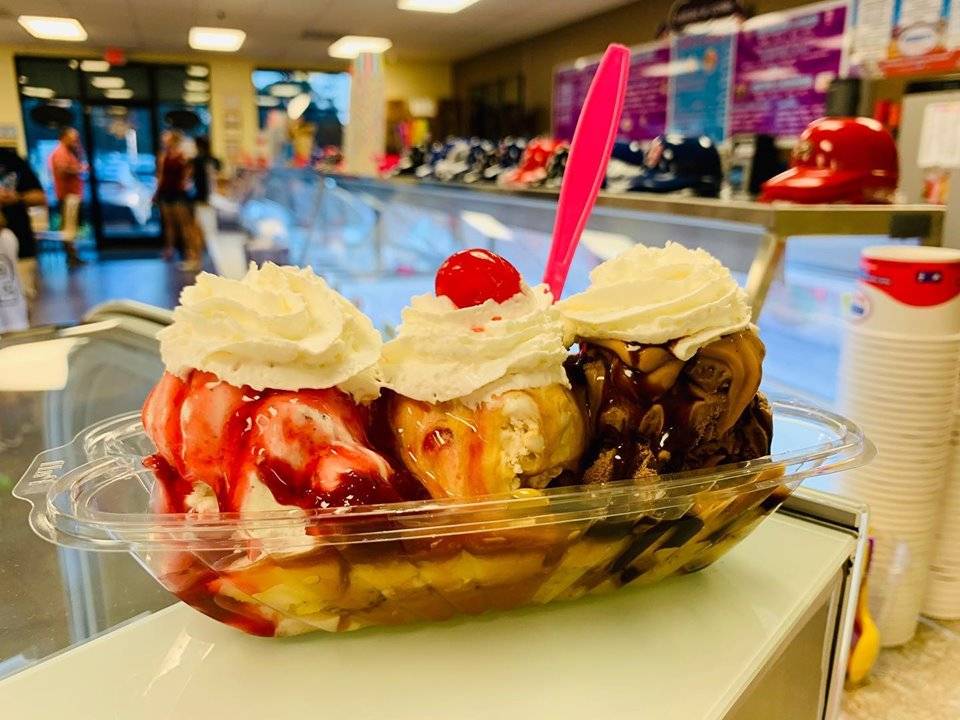 Cookies N Creme Ice Cream & More | bakery | 117 N Pilot Knob Rd, Denver, NC 28037, USA | 7048202855 OR +1 704-820-2855