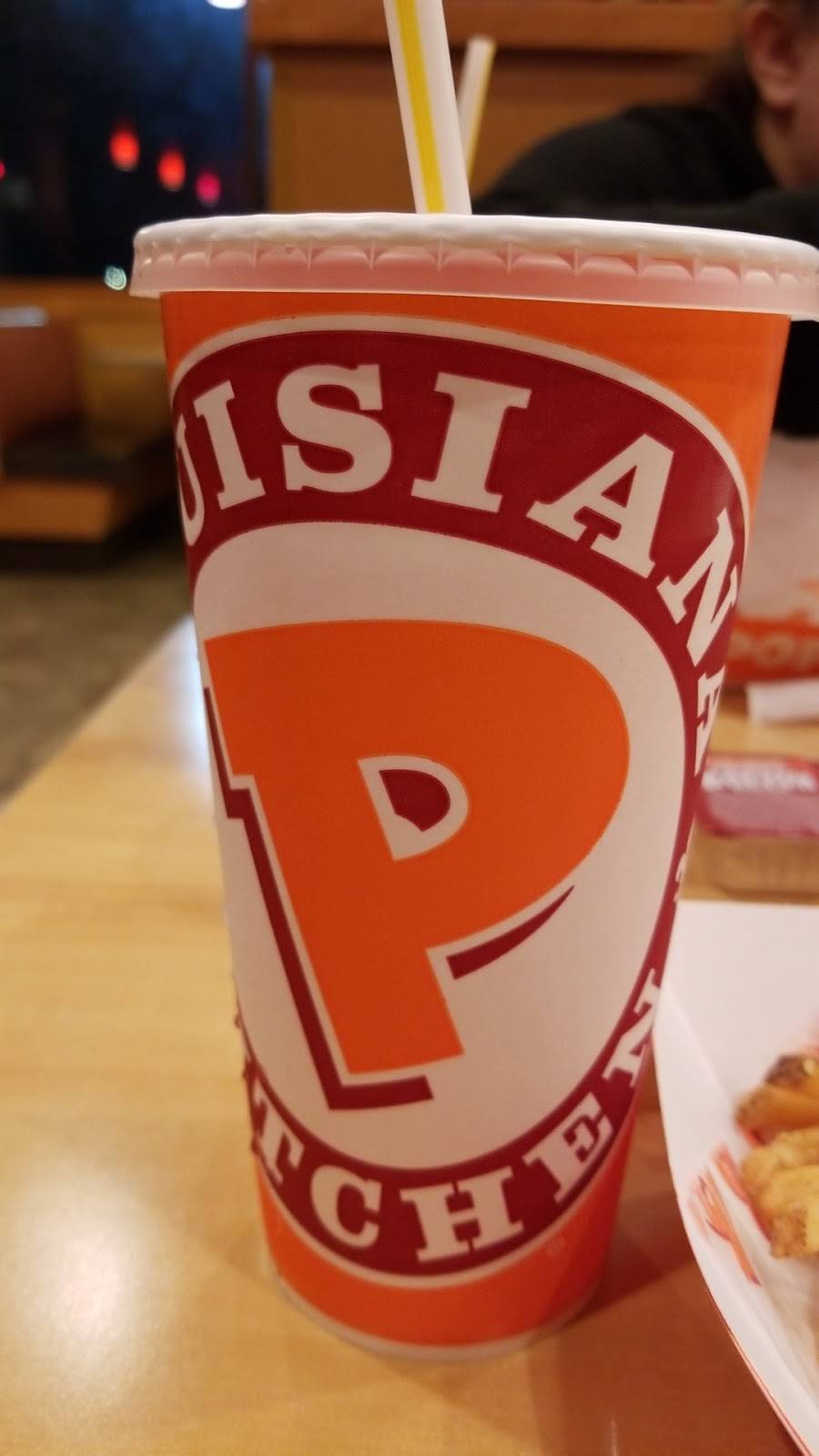 Popeyes Louisiana Kitchen | restaurant | 17 McGraw St, Shirley, NY 11967, USA | 6313959300 OR +1 631-395-9300