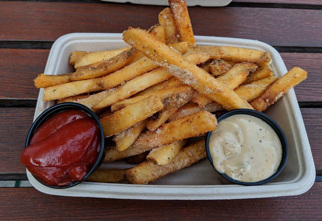 Fishtown Hops | restaurant | 1001 N Delaware Ave, Philadelphia, PA 19125, USA | 8774773715 OR +1 877-477-3715