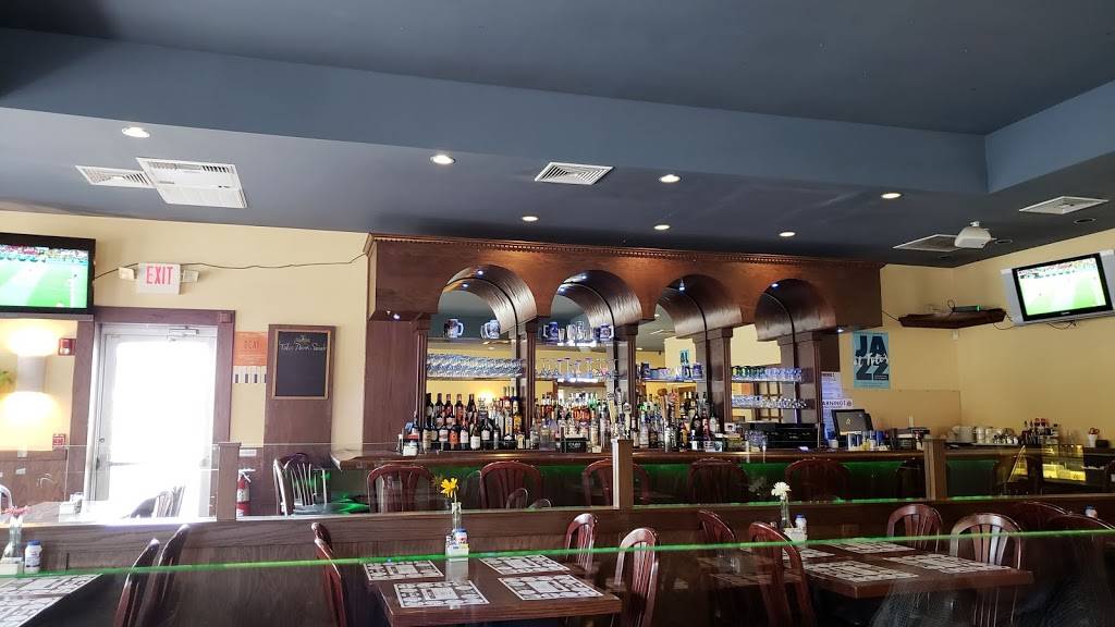 Totis Grille & Pizzeria | restaurant | 373 Taunton Ave, Seekonk, MA 02771, USA | 5083367364 OR +1 508-336-7364