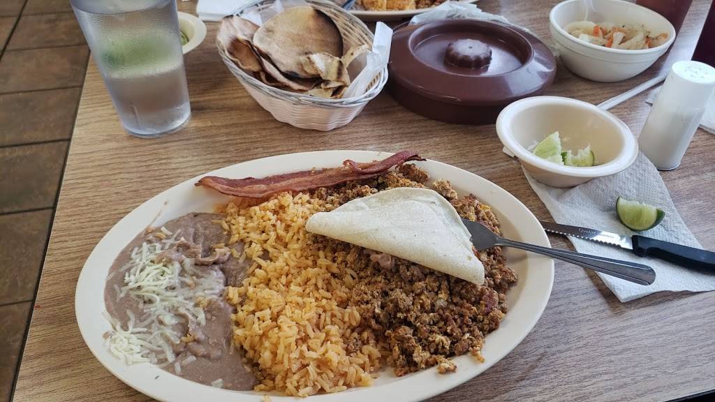 Birrieria Aguinaga | restaurant | 105 Main St, Garland, TX 75040, USA | 2147035130 OR +1 214-703-5130