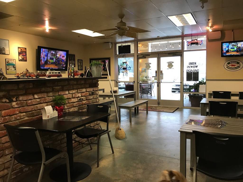 Capraras Pizzeria | restaurant | 10060 Main St, Penngrove, CA 94951, USA | 7076641515 OR +1 707-664-1515