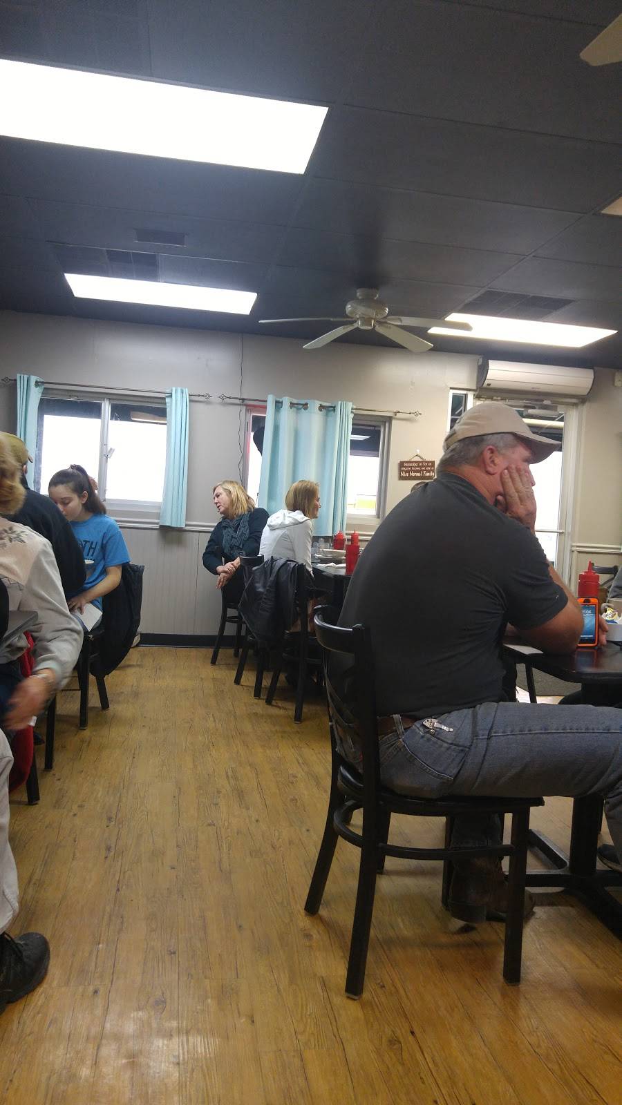 Family Kitchen | restaurant | 106 Plaza Dr, Waterloo, IL 62298, USA | 6189393889 OR +1 618-939-3889