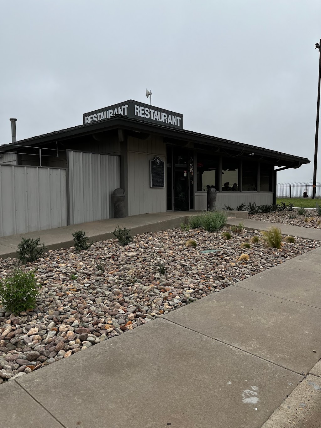 English Field House | restaurant | 10609 American Dr, Amarillo, TX 79111, USA | 8063352996 OR +1 806-335-2996