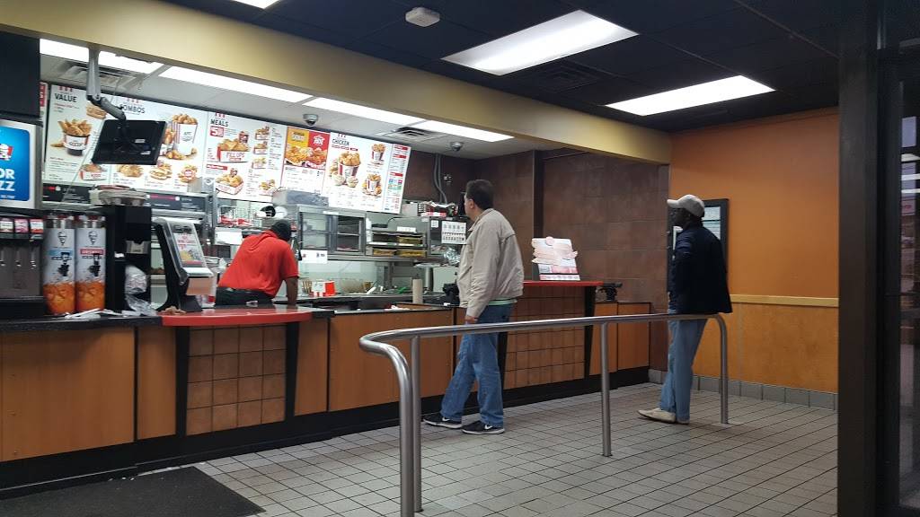 KFC | restaurant | 585 Cedar Ln, Teaneck, NJ 07666, USA | 2018368178 OR +1 201-836-8178