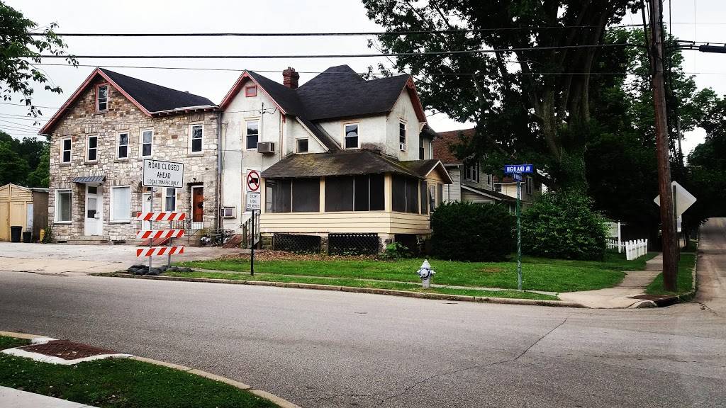 Vic & Deans Pizzeria Grill | restaurant | 409 W Wayne Ave, Wayne, PA 19087, USA | 6102250025 OR +1 610-225-0025