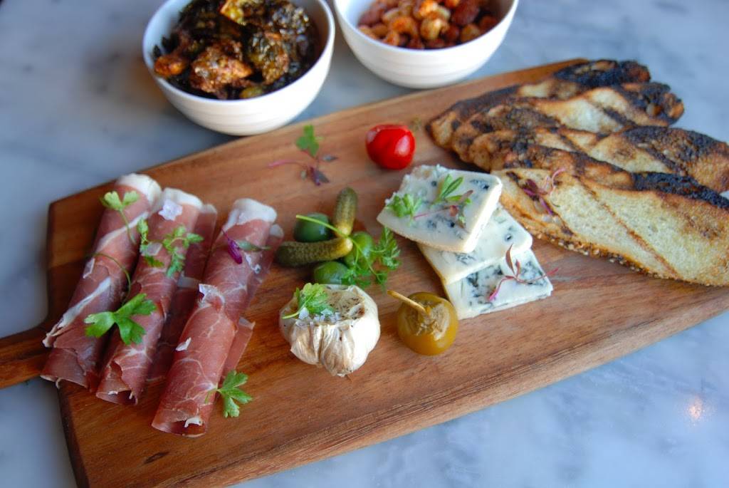 Lucca Bar & Grill | restaurant | 439 1st St, Benicia, CA 94510, USA | 7077453749 OR +1 707-745-3749