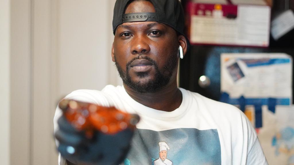 Adrian Victory Wings | restaurant | 414 W Louisiana Ave, Dallas, TX 75224, USA | 9452331939 OR +1 945-233-1939