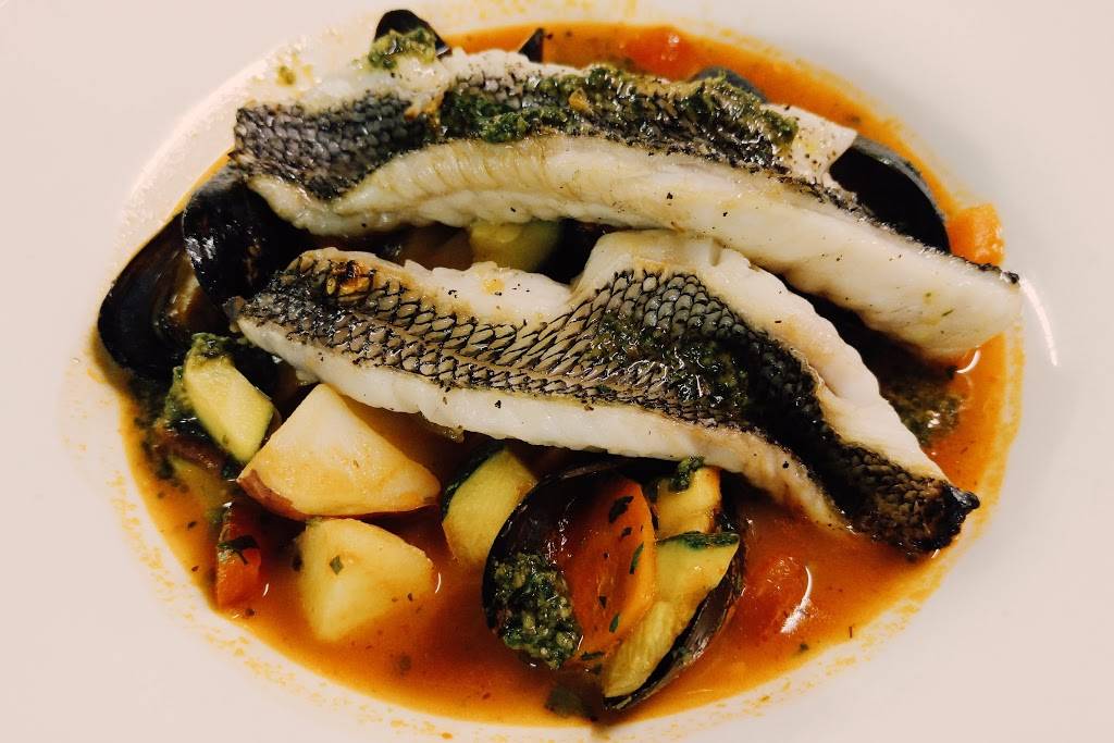 The Halyard | restaurant | 58775 County Rd 48, Greenport, NY 11944, USA | 6314770666 OR +1 631-477-0666