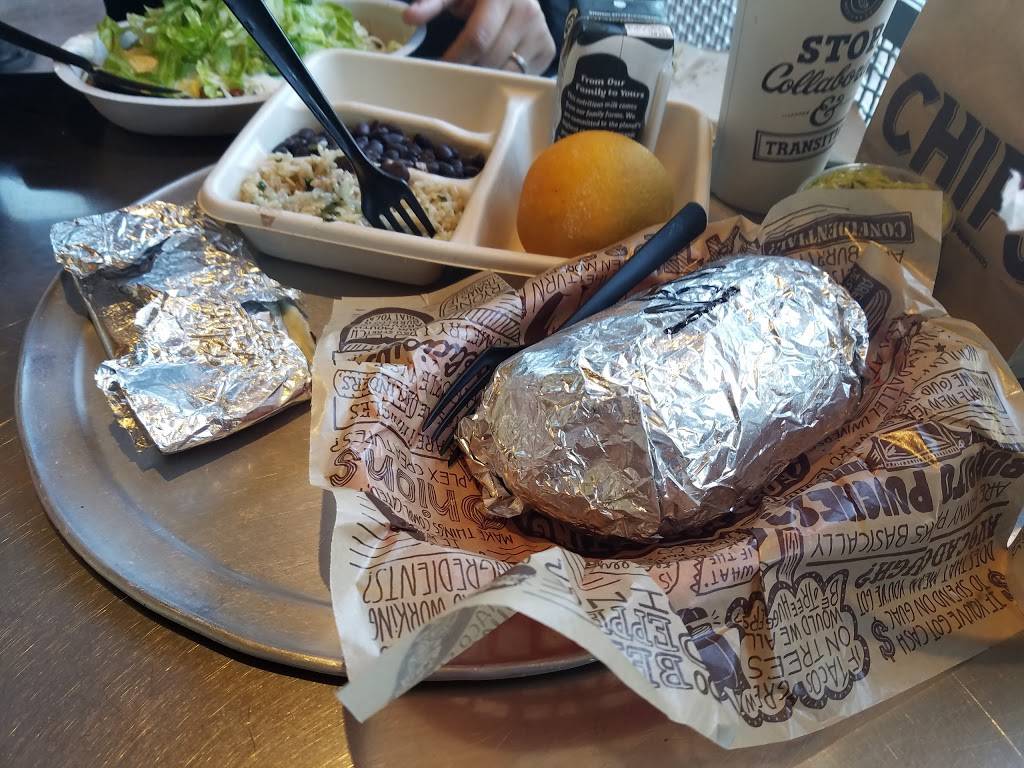 Chipotle Mexican Grill | restaurant | 751 S Perryville Rd, Rockford, IL 61108, USA | 8153978688 OR +1 815-397-8688