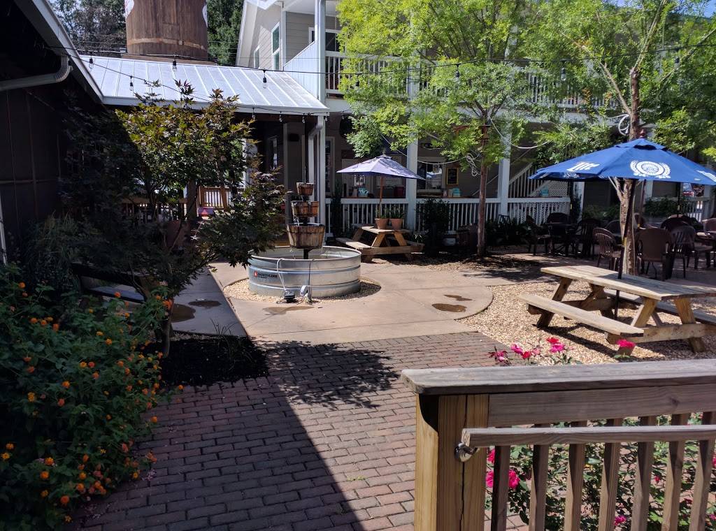 Saucehouse BBQ | restaurant | 830 W Broad St, Athens, GA 30601, USA | 8889787948 OR +1 888-978-7948