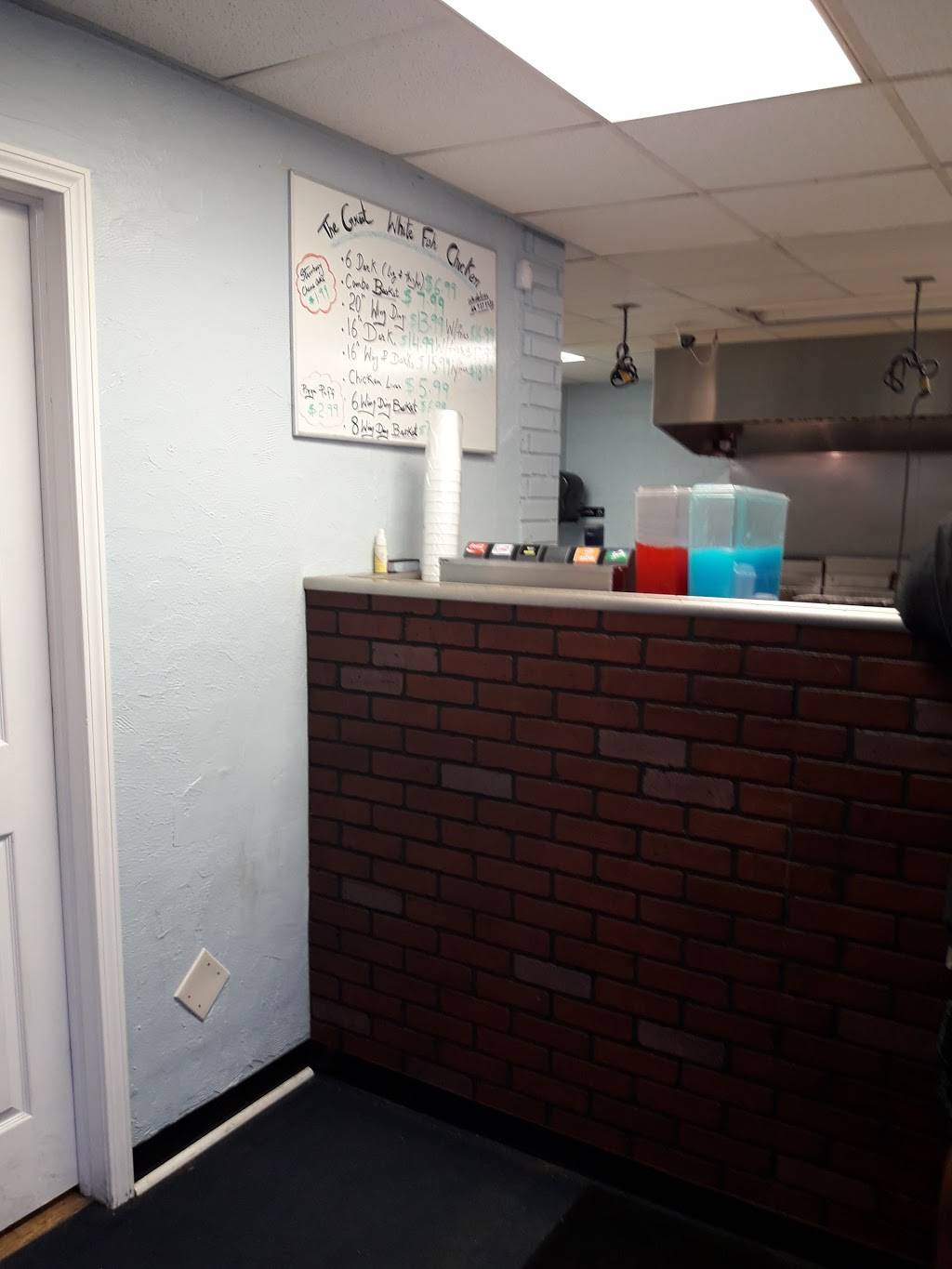 Great White Fish Chicken | restaurant | 4200 Kalamazoo Ave SE, Grand Rapids, MI 49508, USA | 6164522565 OR +1 616-452-2565