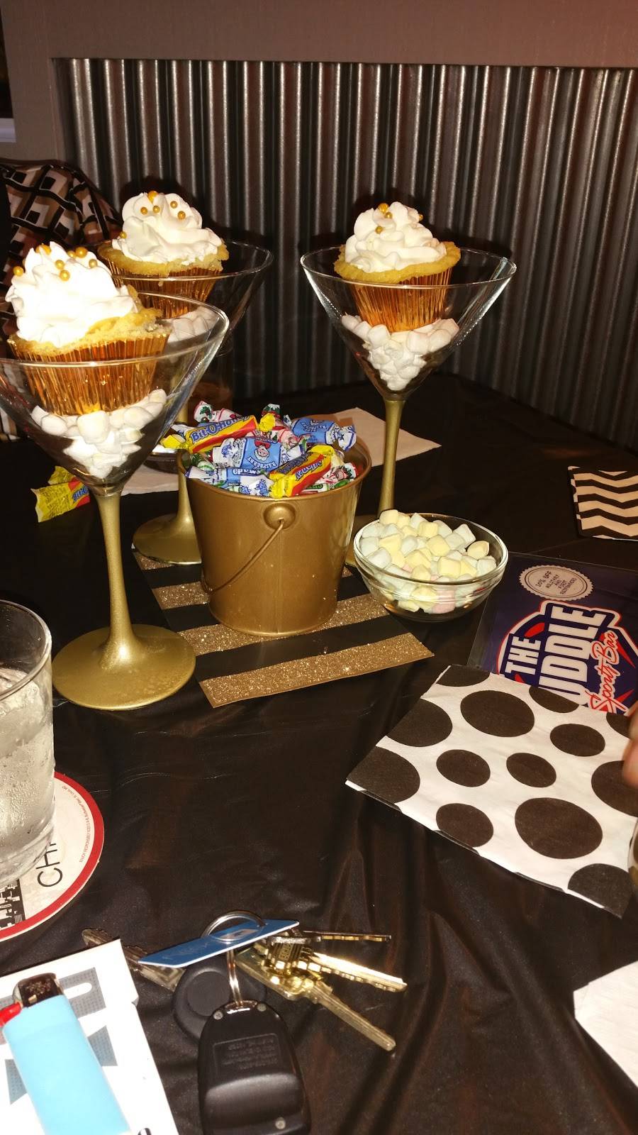 The Huddle Sports Bar | restaurant | 1887 Armour Rd, Bourbonnais, IL 60914, USA | 8153487677 OR +1 815-348-7677