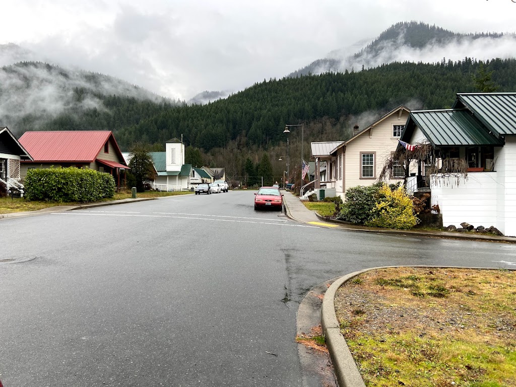 Cascadia Inn | restaurant | 210 E Railroad Ave, Skykomish, WA 98288, USA | 3606772030 OR +1 360-677-2030