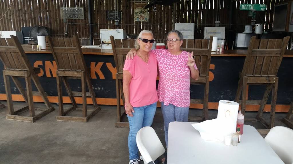 Sneaky Petes | restaurant | 3900 Pure Atlantic Rd, Groves, TX 77619, USA | 4099631241 OR +1 409-963-1241