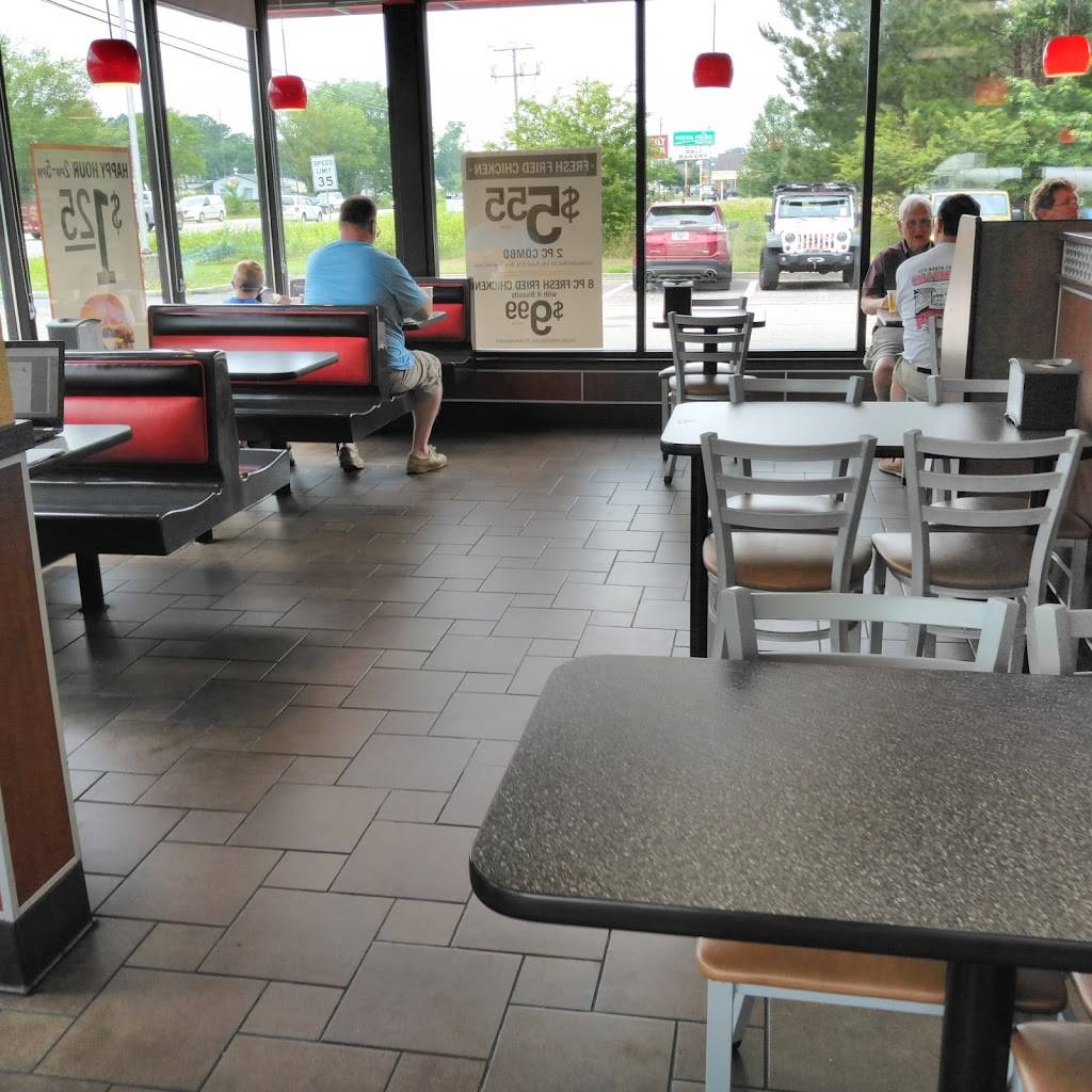 Hardees | restaurant | 239 S County Dr, Waverly, VA 23890, USA | 8048349848 OR +1 804-834-9848