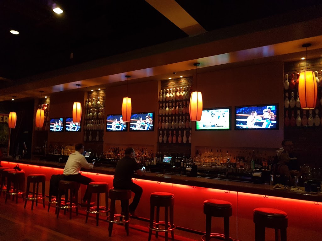 Lucky Strike Downtown Chicago | night club | 322 E Illinois St, Chicago, IL 60611, USA | 3122458331 OR +1 312-245-8331