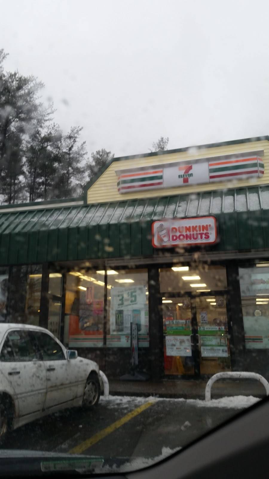 Dunkin | bakery | 2070 Bay St, Taunton, MA 02780, USA | 5088281997 OR +1 508-828-1997