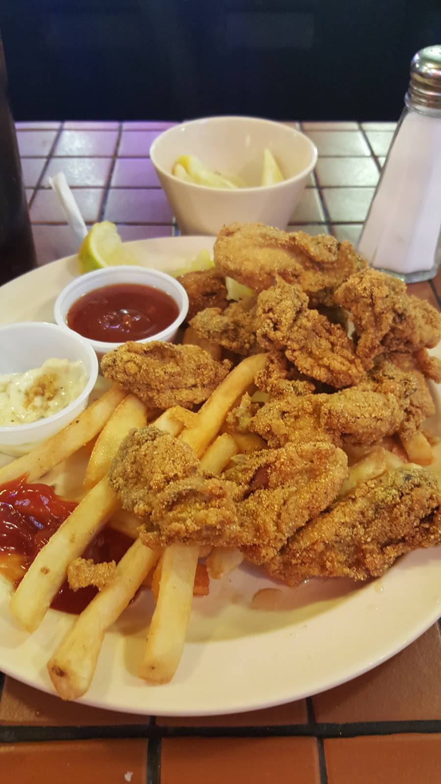 Dry Dock Oyster Bar | restaurant | 8522 Fredericksburg Rd, San Antonio, TX 78229, USA | 2106923959 OR +1 210-692-3959