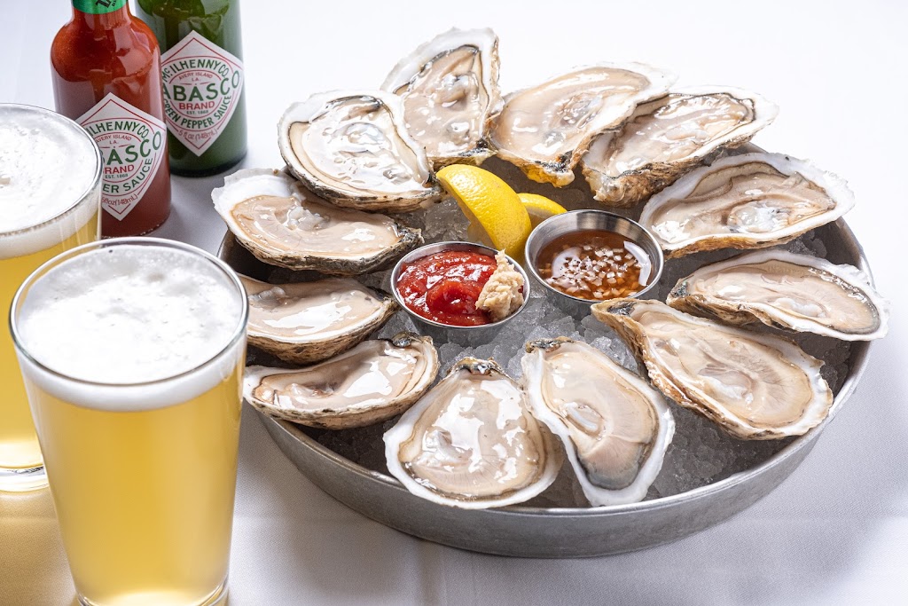 Legal Sea Foods - Logan Airport Terminal B | restaurant | Boston Logan International Airport, Terminal B, 1 Harborside Dr, Boston, MA 02128, USA | 6175682811 OR +1 617-568-2811