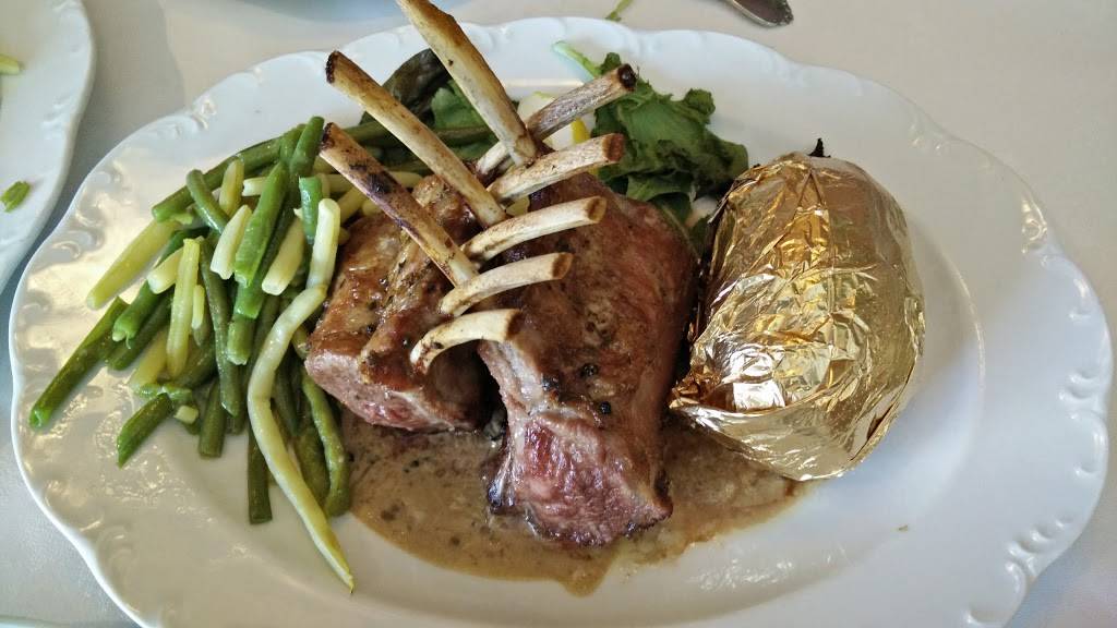 Golfs Steak House & Seafood | restaurant | 598 Lancaster St W, Kitchener, ON N2K 1M3, Canada | 5195794050 OR +1 519-579-4050