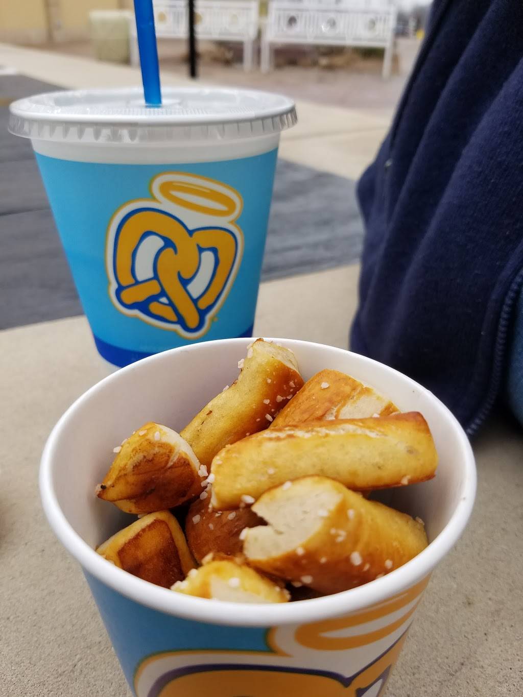 Auntie Annes | restaurant | 1155 Buck Creek Rd spc f623, Simpsonville, KY 40067, USA | 5024051055 OR +1 502-405-1055