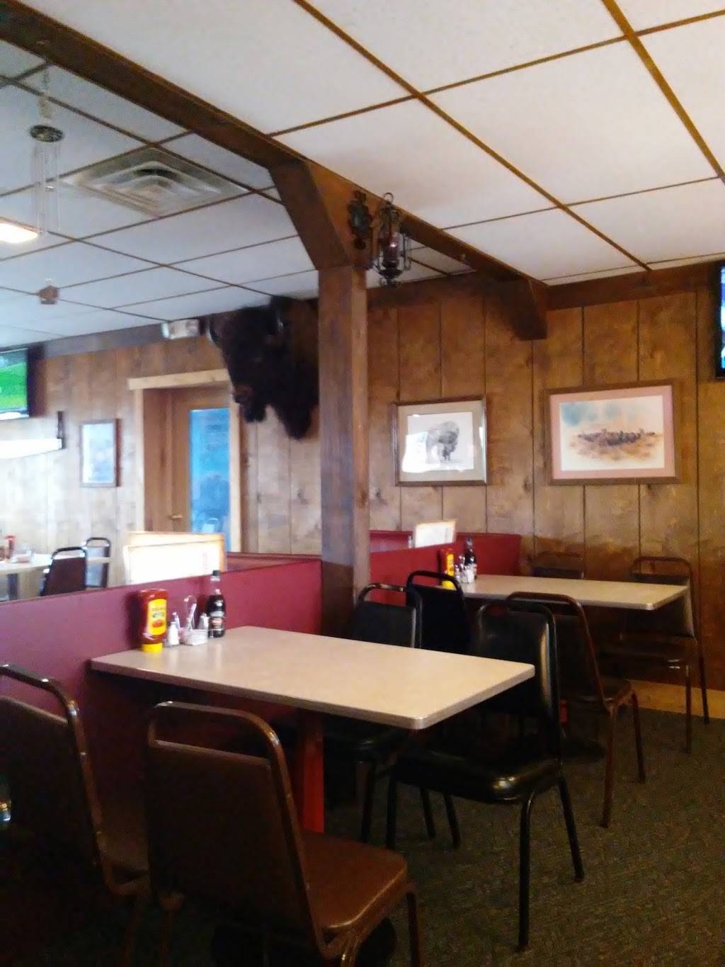 Hide-A-Way | restaurant | 4021 Mahoning Rd NE, Canton, OH 44705, USA | 3304524278 OR +1 330-452-4278
