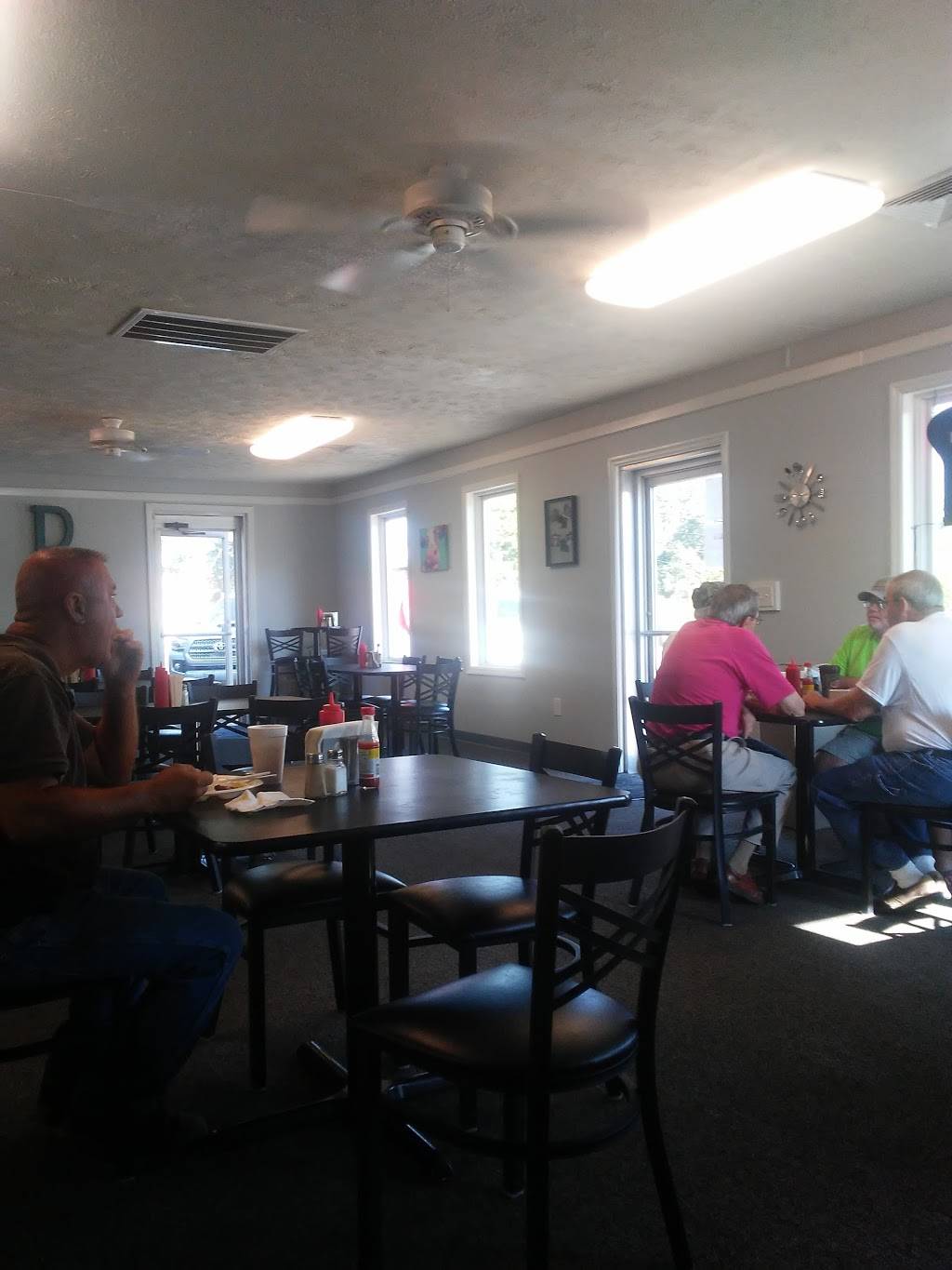 Benson Grill | restaurant | 1112 W Seaboard St, Bladenboro, NC 28320, USA | 9108633695 OR +1 910-863-3695