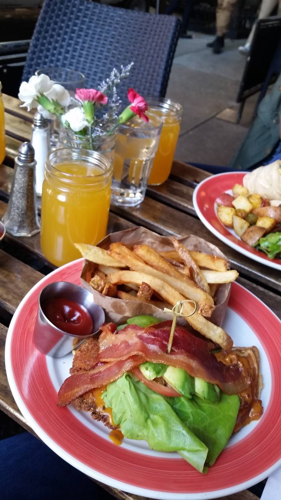 The Malt House | restaurant | 206 Thompson St, New York, NY 10012, USA | 2122287713 OR +1 212-228-7713