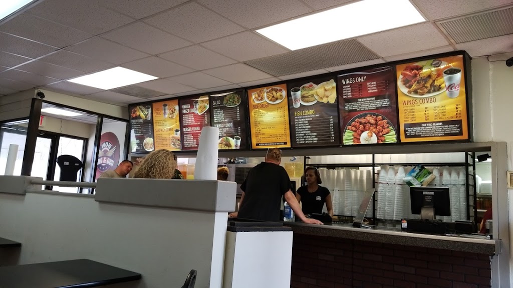 Wow Wing & Deli | restaurant | 2111 W Fairfield Dr, Pensacola, FL 32505, USA | 8504395223 OR +1 850-439-5223