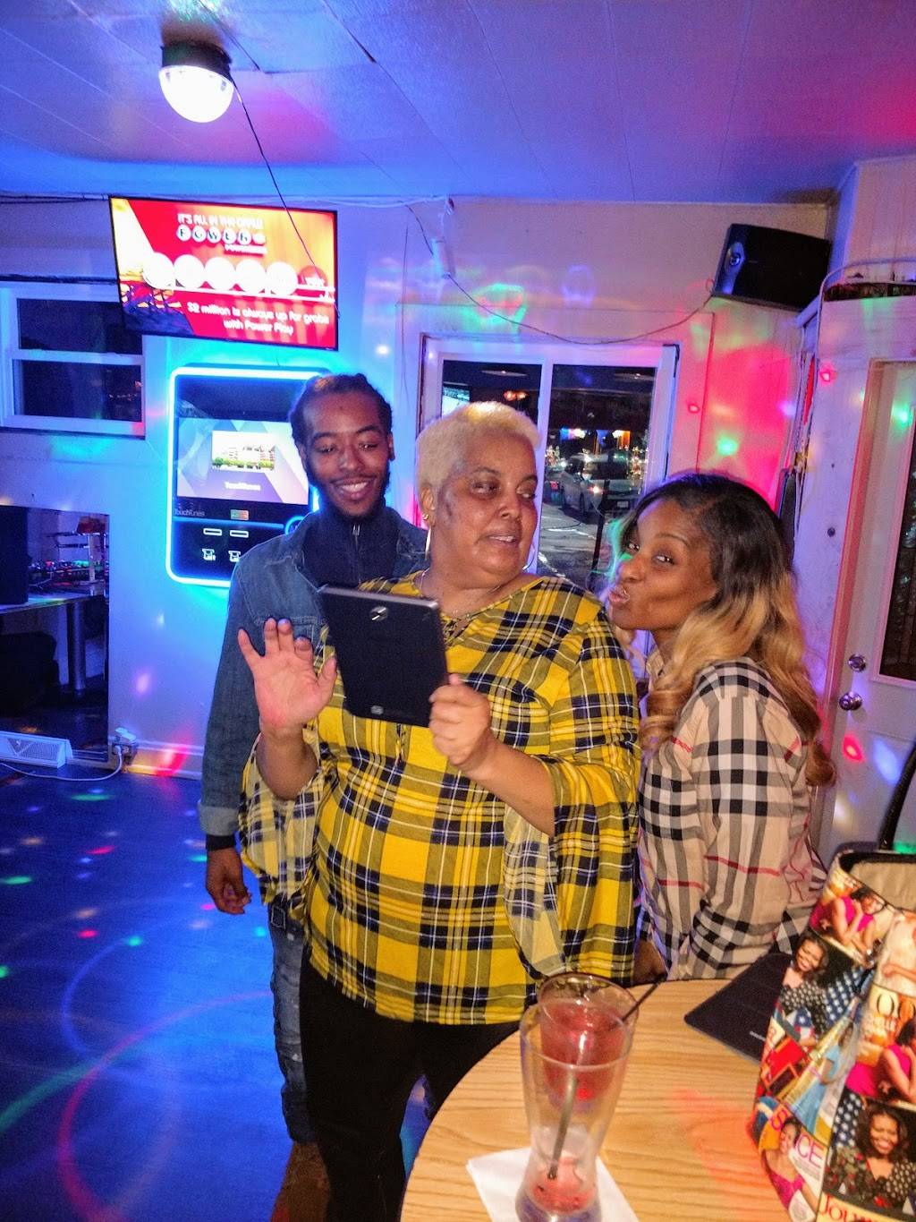 Stonies Pub and Grill | restaurant | 5400 Carthage Ave, Cincinnati, OH 45212, USA | 5139544002 OR +1 513-954-4002