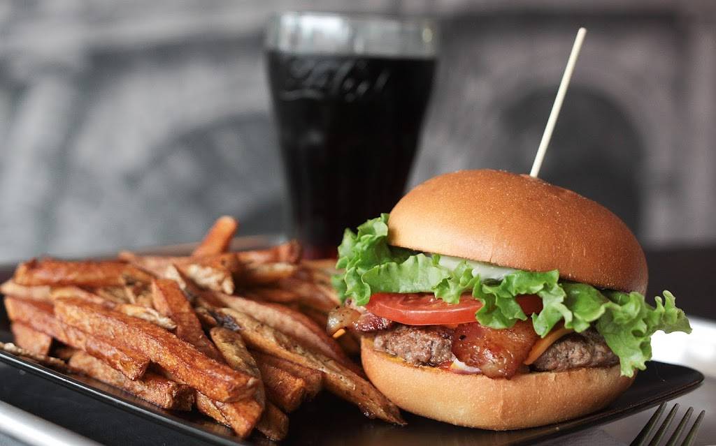 Capitales burgers | meal takeaway | 8612 Rue Centrale, LaSalle, QC H8P 1N5, Canada | 5144197788 OR +1 514-419-7788