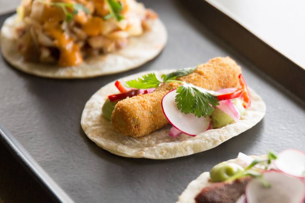 CRUjiente Tacos | restaurant | 3961 E Camelback Rd, Phoenix, AZ 85018, USA | 6026877777 OR +1 602-687-7777