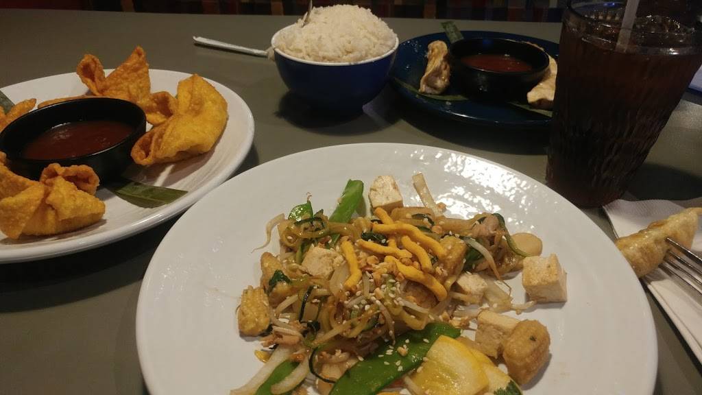 HuHot Mongolian Grill | restaurant | Kennedy Mall, 555 John F Kennedy Rd #685, Dubuque, IA 52002, USA | 5635133121 OR +1 563-513-3121